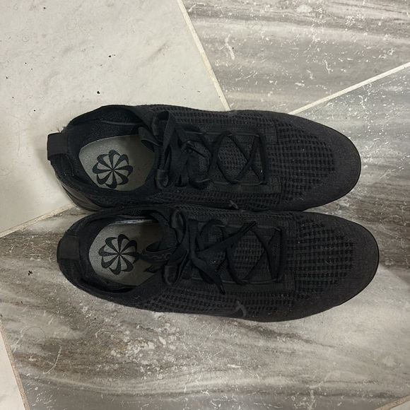 Vapormax 2022 - Picture 2 of 4